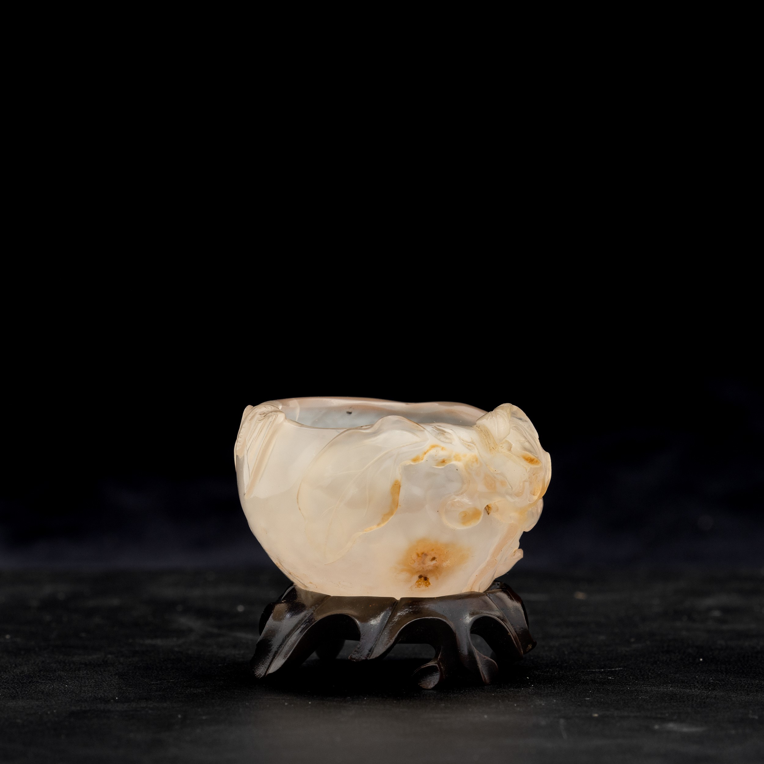 Sciacquapennelli Scolpito in Agata con Ramo e Pipistrello, Cina, Dinastia Qing, Epoca Qianlong (1...