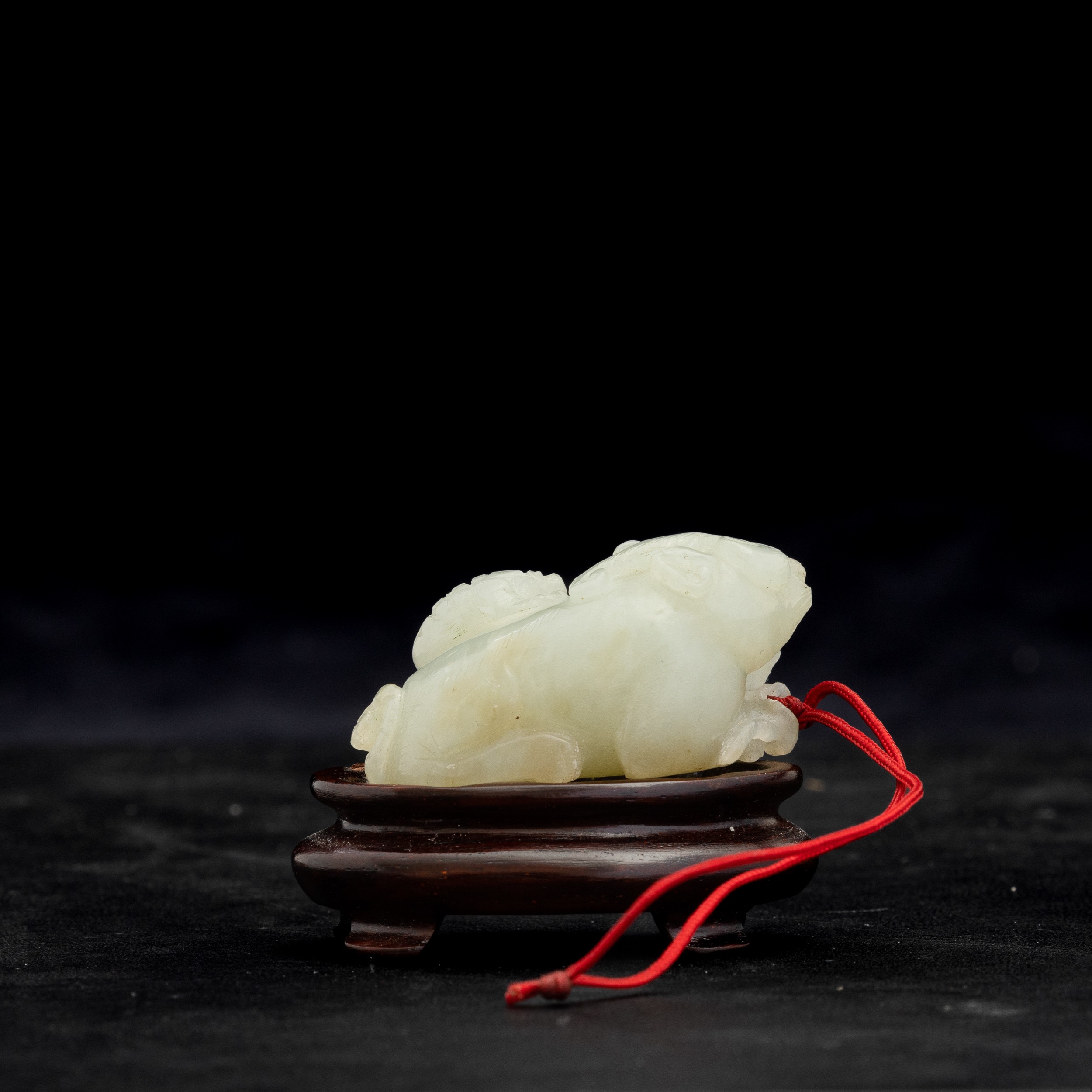 Cina, Dinastia Qing (epoca Qianlong), Figura di draghetto in giada bianca scolpita