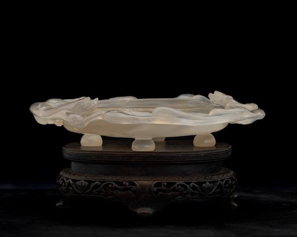 Sciacquapennelli scolpito in agata con figure di draghi a traforo, Cina, Dinastia Qing, XIX secolo