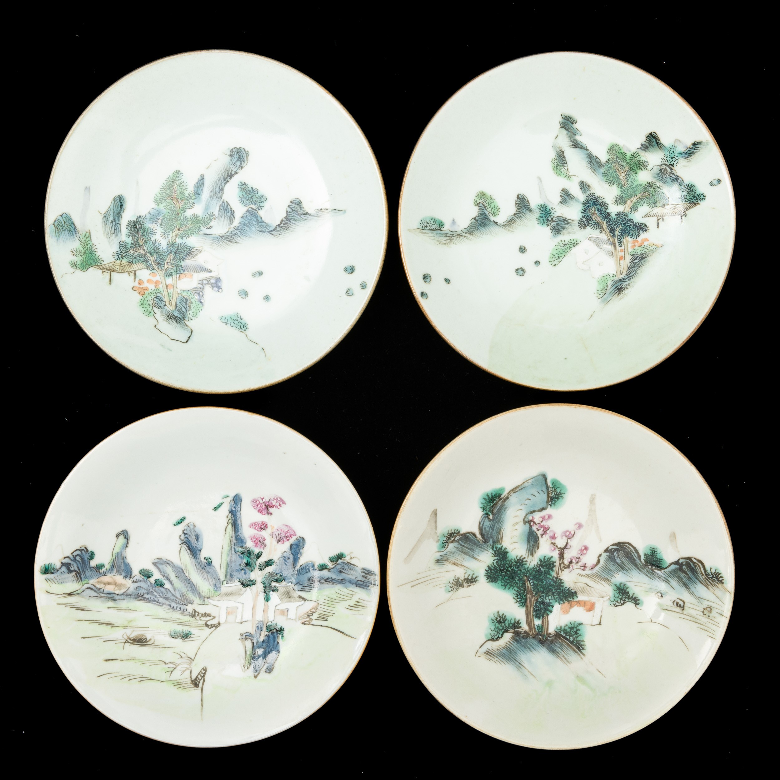 Quattro Piatti in Porcellana Raffiguranti Paesaggi, Cina, Dinastia Qing, XIX Secolo