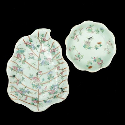 Due Alzate in Porcellana Sagomate con Decori Naturalistici e Floreali, Cina, Dinastia Qing, XIX S...