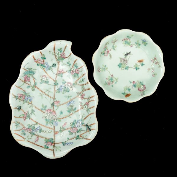 Due alzate in porcellana sagomate con decori naturalistici e floreali, Cina, Dinastia Qing, XIX secolo