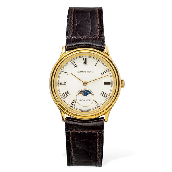 Rare and elegant 18k yellow gold watch with embossed bezel and white enamel dial and Roman numerals,  [..]