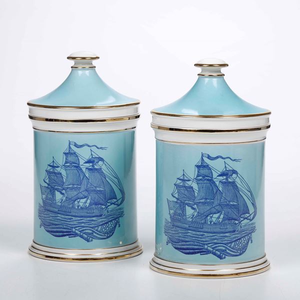 Coppia di vasi con coperchio  Inghilterra, Stoke-on-Trent, Manifattura Gray's Pottery, XX secolo