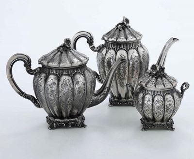 Teiera, Lattiera e Zuccheriera. Argento Fuso, Sbalzato e Cesellato. Argenteria Milanese della Pri...