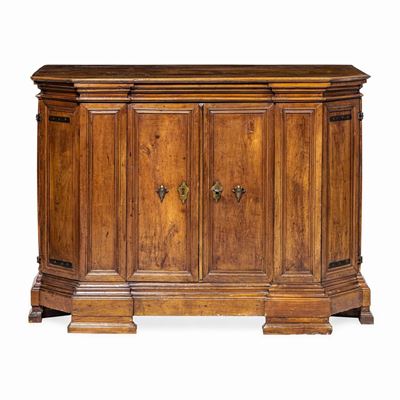 Credenza Scantonata da Sacrestia. Emilia XVII Secolo