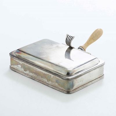 Scaldavivande in Argento Fuso e Sagomato. Argenteria Italiana del XX Secolo