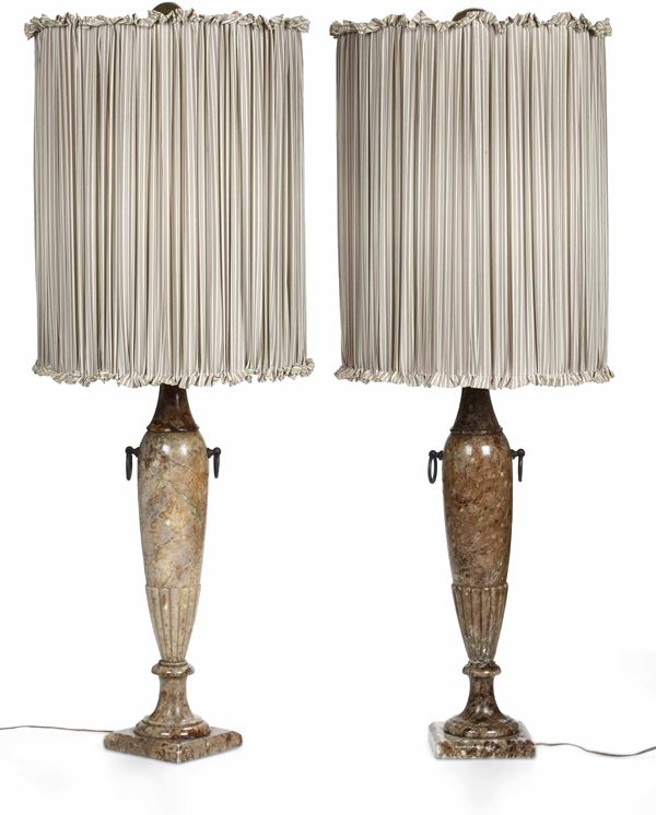 Coppia di lampade in marmo con paralumi