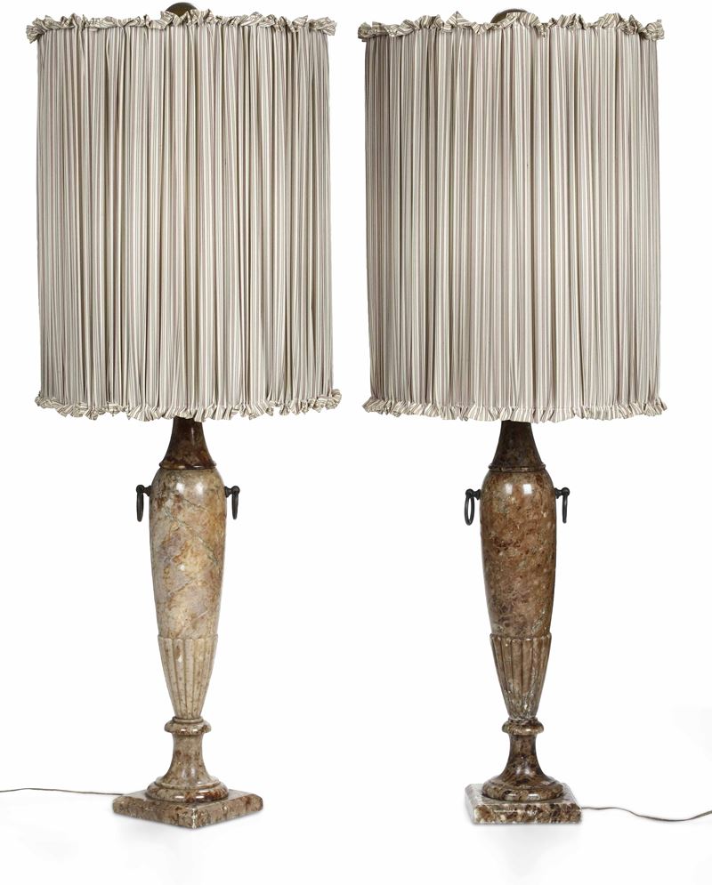 Coppia di lampade in marmo con paralumi  - Asta Antiquariato febbraio - Cambi Casa d'Aste