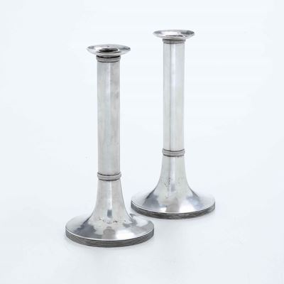 Coppia di Candelieri in Argento Fuso, Sbalzato e Cesellato. Vianna Primo Quarto del XIX Secolo