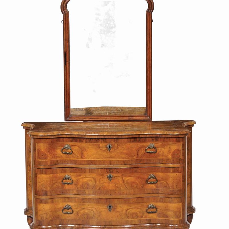 Comò a tre cassetti in legno lastronato. XIX secolo  - Auction Antique July - Cambi Casa d'Aste