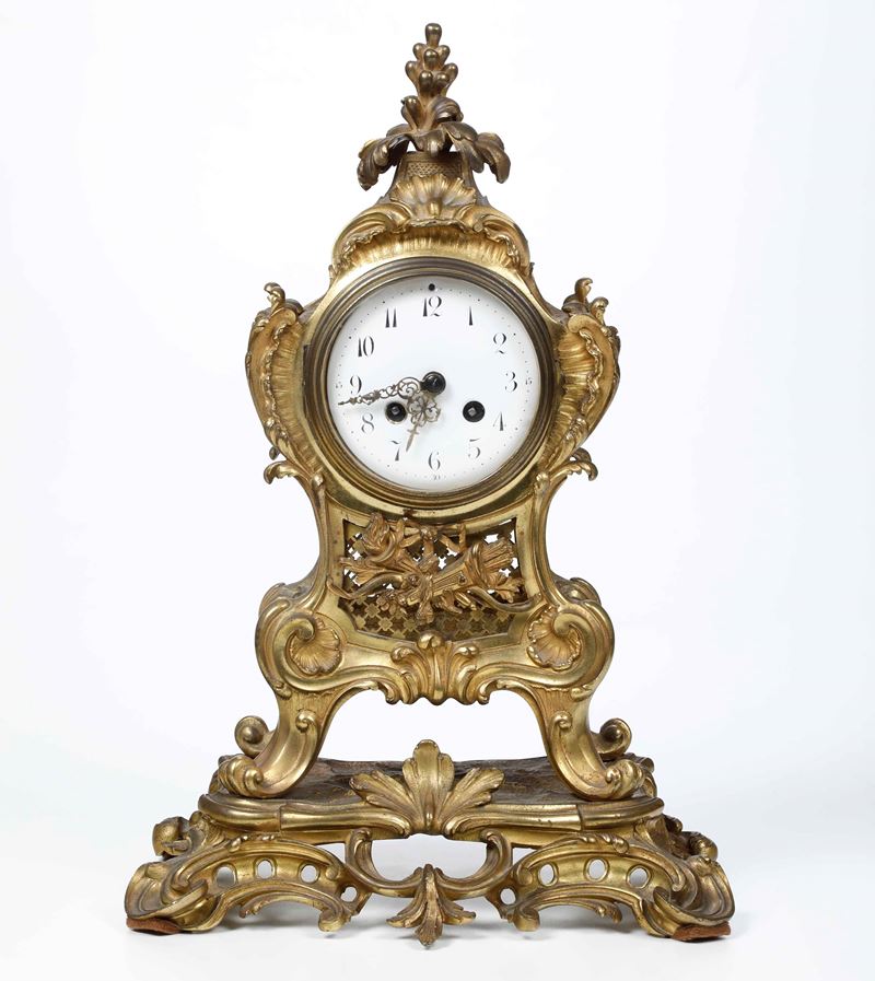 Pendola da tavolo in bronzo dorato. Francia XIX secolo  - Asta Antiquariato febbraio - Cambi Casa d'Aste