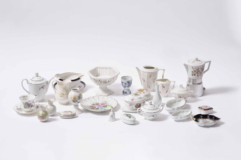 Lotto composto da vari oggetti in ceramica  - Auction Antique February - Cambi Casa d'Aste
