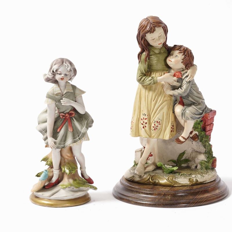 Due figurine.  Probabilmente Napoli, XX secolo.  - Asta Maioliche e Porcellane - Cambi Casa d'Aste