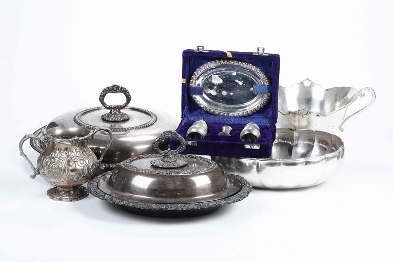 Lotto di oggetti in metallo argentato  - Auction Silvers - Cambi Casa d'Aste