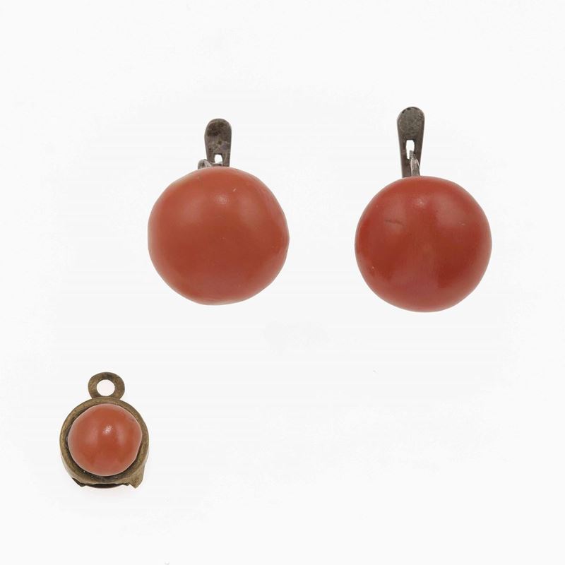 Group of coral earrings and one pendant  - Auction Jewels - Cambi Casa d'Aste