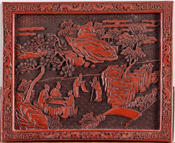 Paravento da tavolo con placca in lacca rossa raffigurante saggi entro paesaggio e decori floreali, Cina, Dinastia Qing, XIX secolo