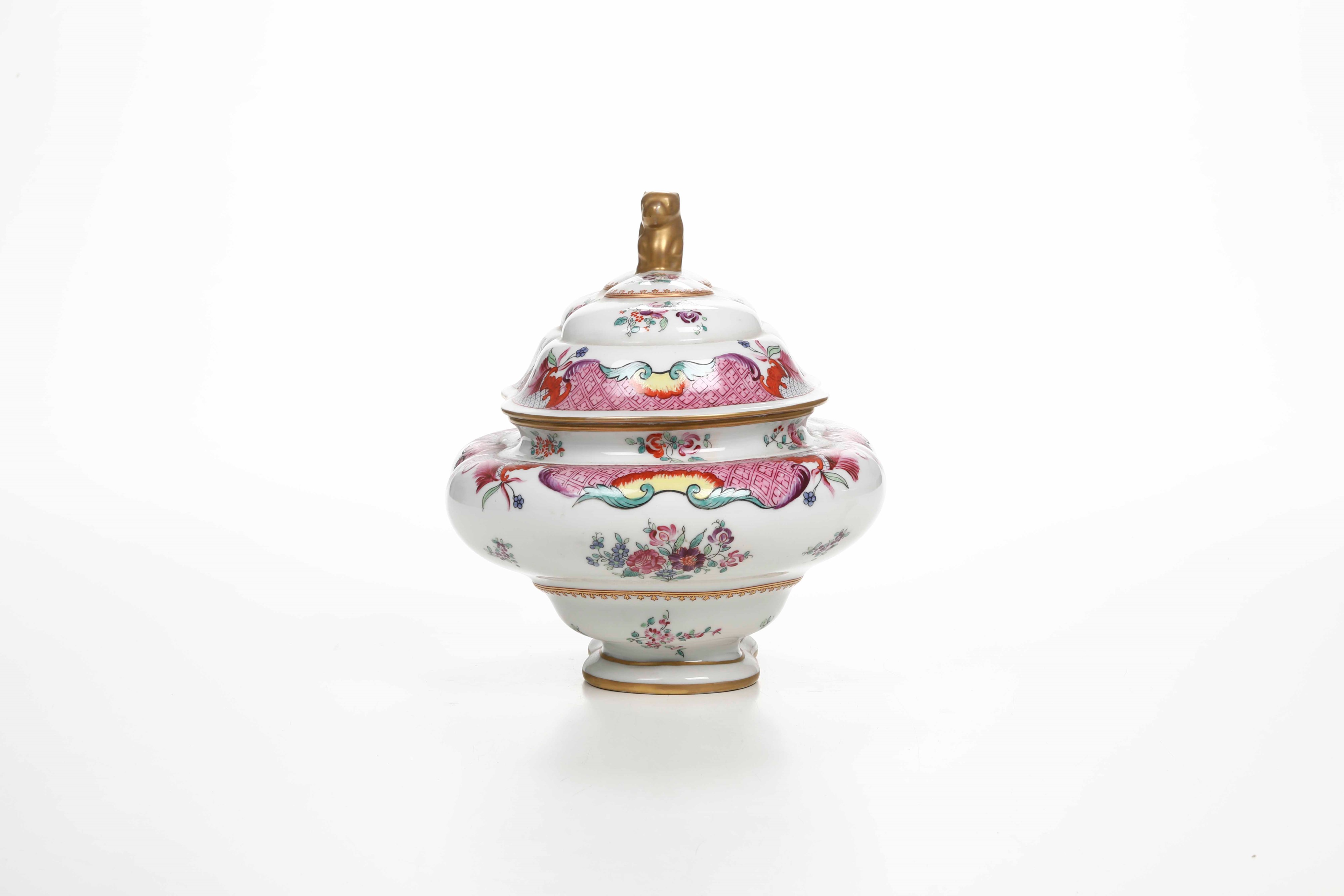 Zuppiera. Francia, Manifattura Porcelaine De Paris, XX Secolo.