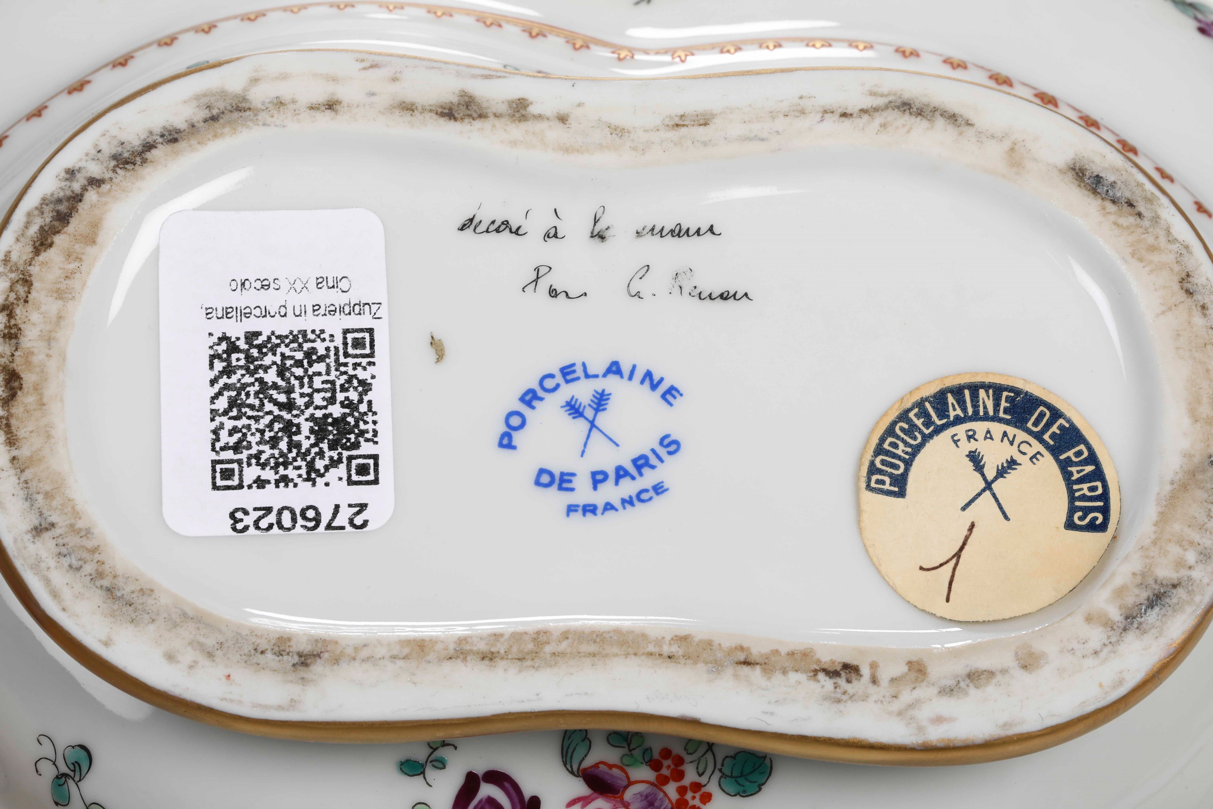 Zuppiera. Francia, Manifattura Porcelaine De Paris, XX Secolo.