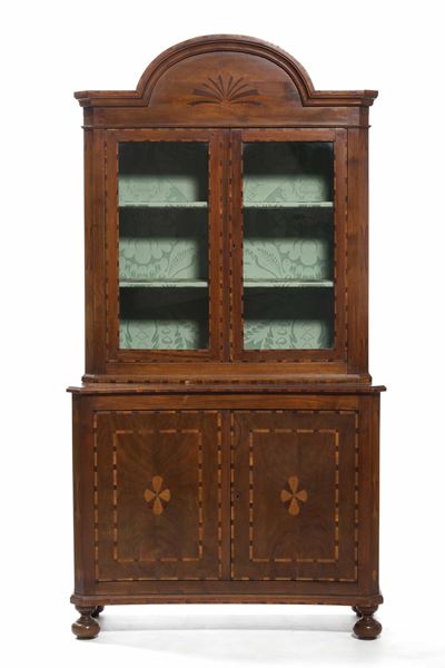 Credenza in Legno Lastronato ed Intarsiato. XIX Secolo