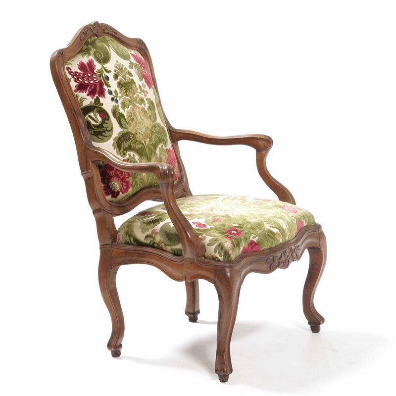 Poltrona in legno intagliato, schienale e seduta rivestiti con tessuto a piccolo punto  - Auction Antique February - Cambi Casa d'Aste