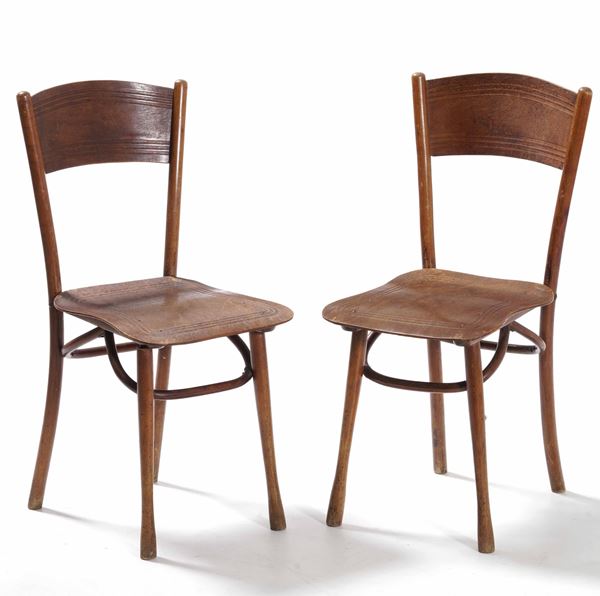 Coppia di sedie in legno