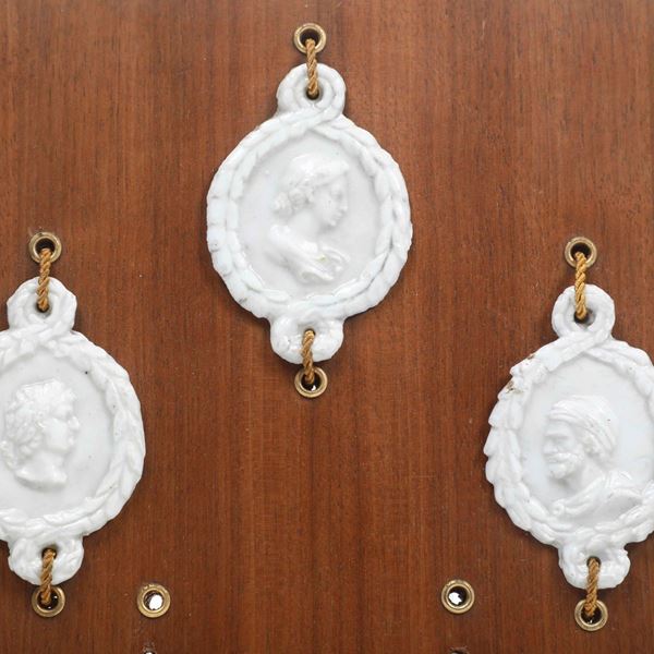 Tre placchette con busti classici.  Doccia (?), fine XVIII inizio XVI secolo.