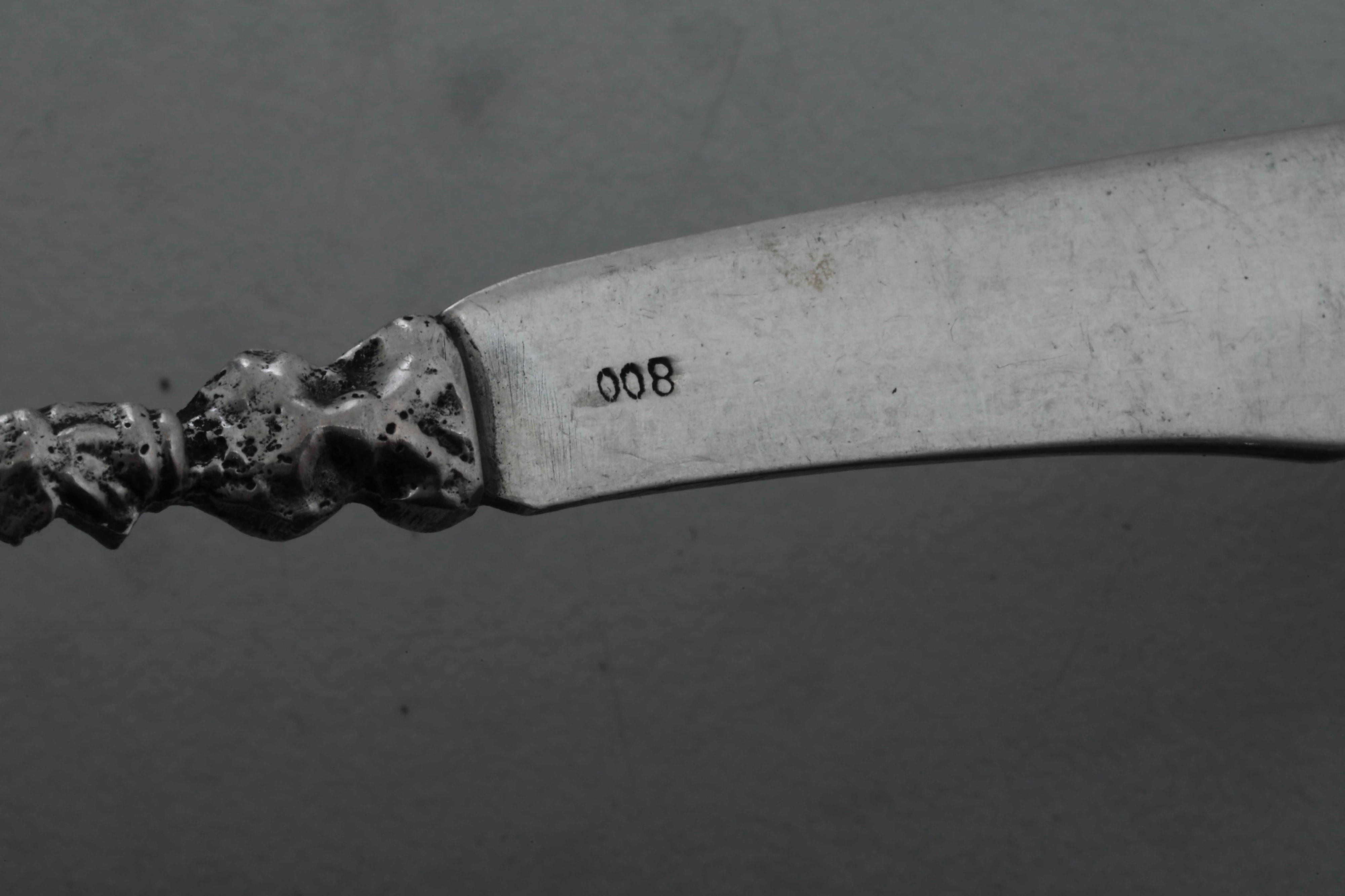 Servizio di posate da dolce, Argenteria artistica italiana, XX secolo, Argento fuso