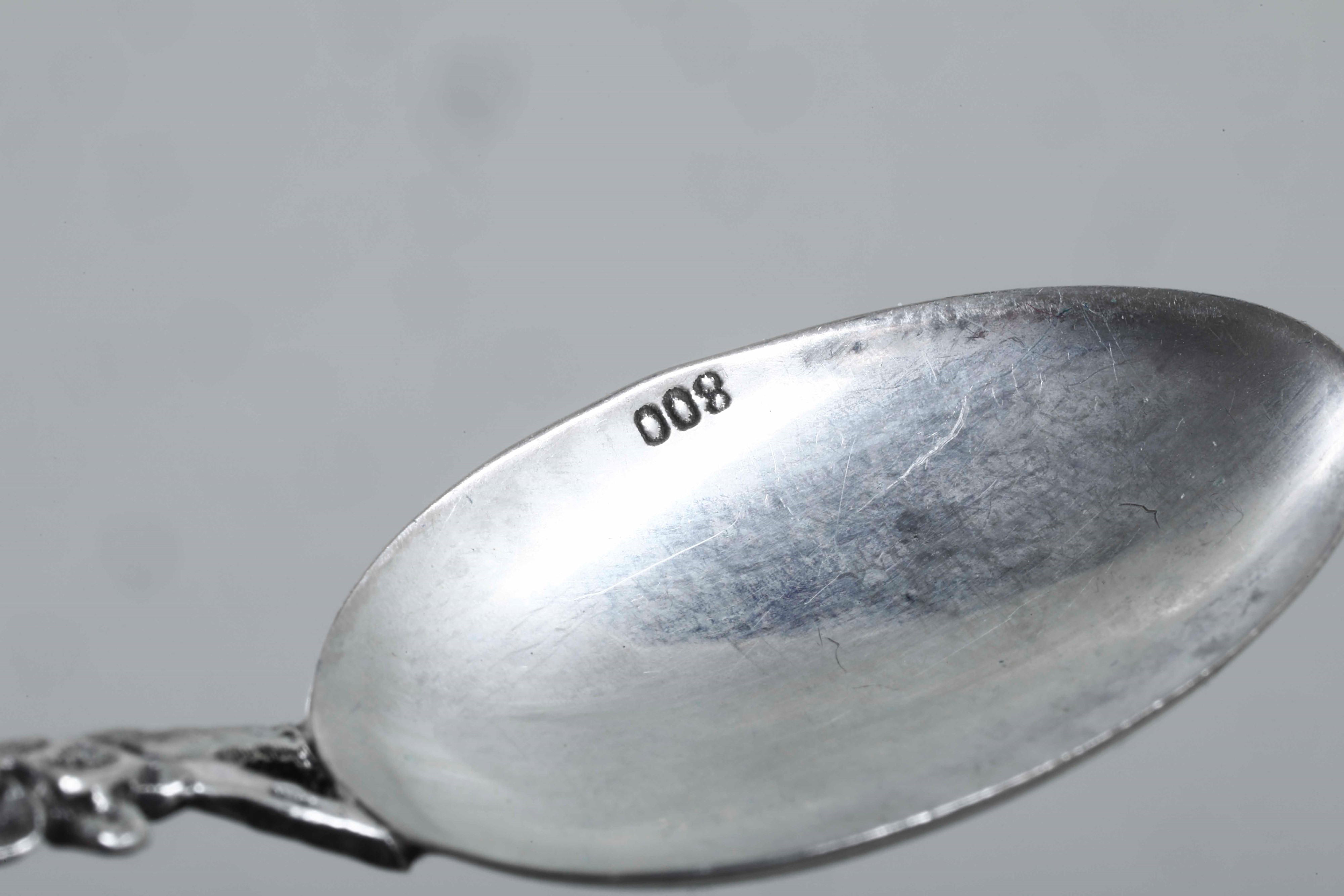 Servizio di posate da dolce, Argenteria artistica italiana, XX secolo, Argento fuso