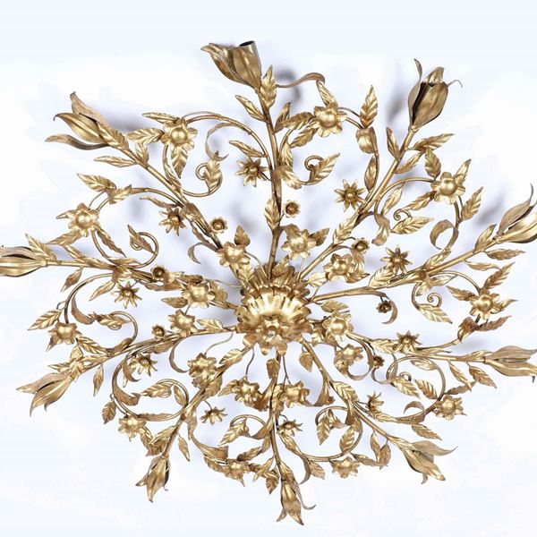 Lampadario in metallo dorato. XX secolo