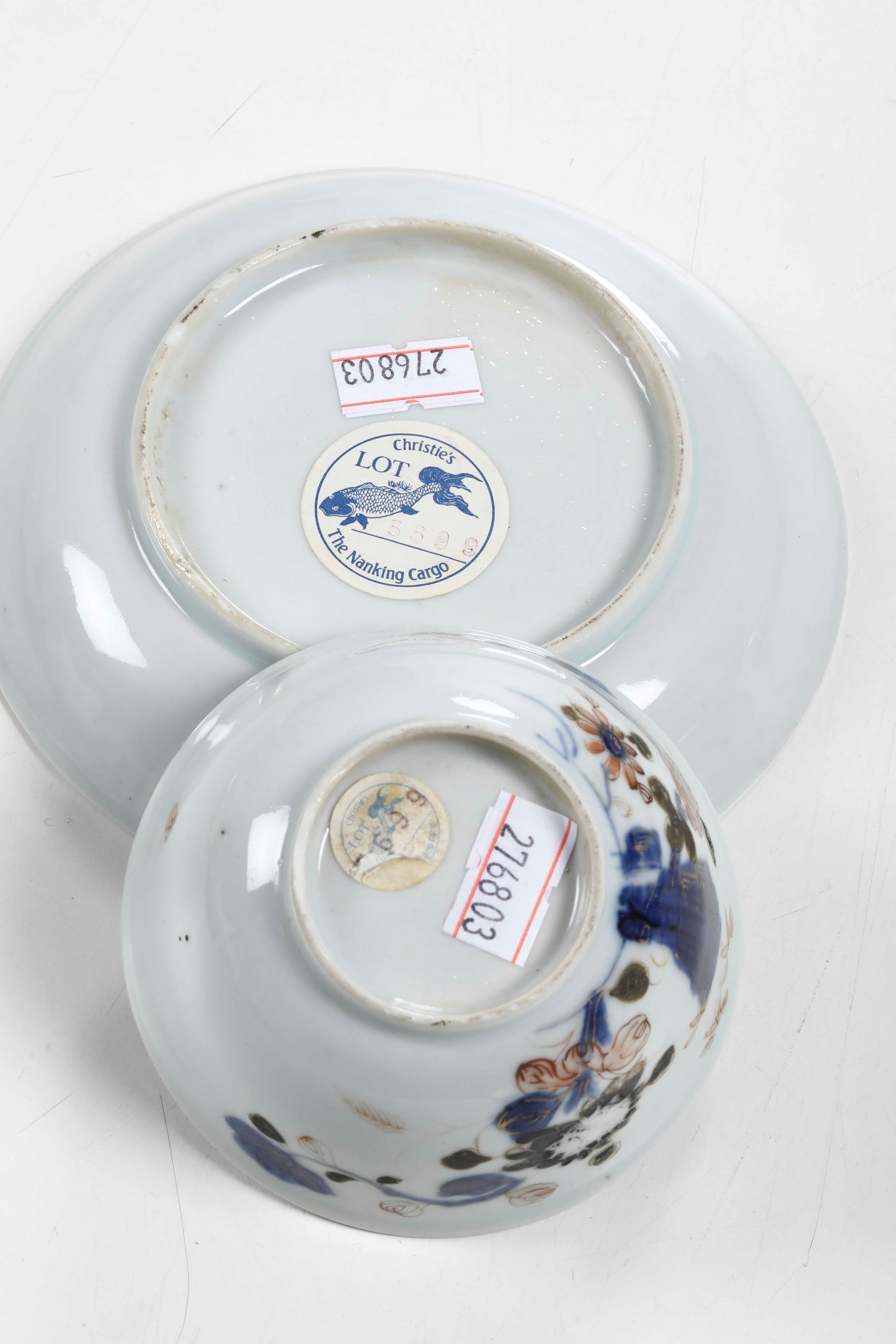 Tazza con Piattino in Porcellana Imari con Decori Floreali, Cina, Dinastia Qing, Epoca Qianlong (...