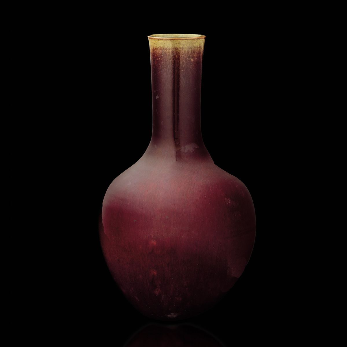 Vaso a Bottiglia in Porcellana Monocroma Sangue di Bue, Cina, Dinastia Qing, Epoca Daoguang (1821...