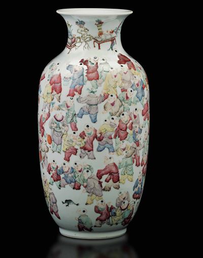 Vaso in Porcellana Famiglia Rosa con Decoro Cento Bambini, Cina, Repubblica, XX Secolo
