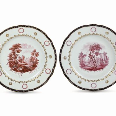 Coppia di Piatti con Decoro a “paesi Rossi”doccia, Manifattura Ginori, 1790-1800 Circa
