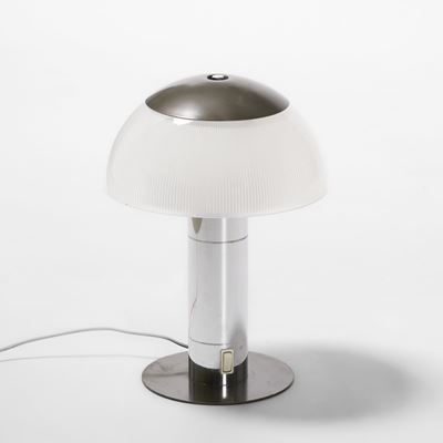 Lampada da tavolo in metallo cromato e vetro stampato