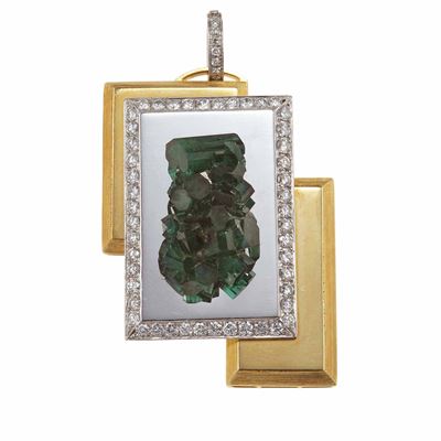 R. Grassi, Pendente con smeraldo e diamanti in oro bianco e giallo 750/1000