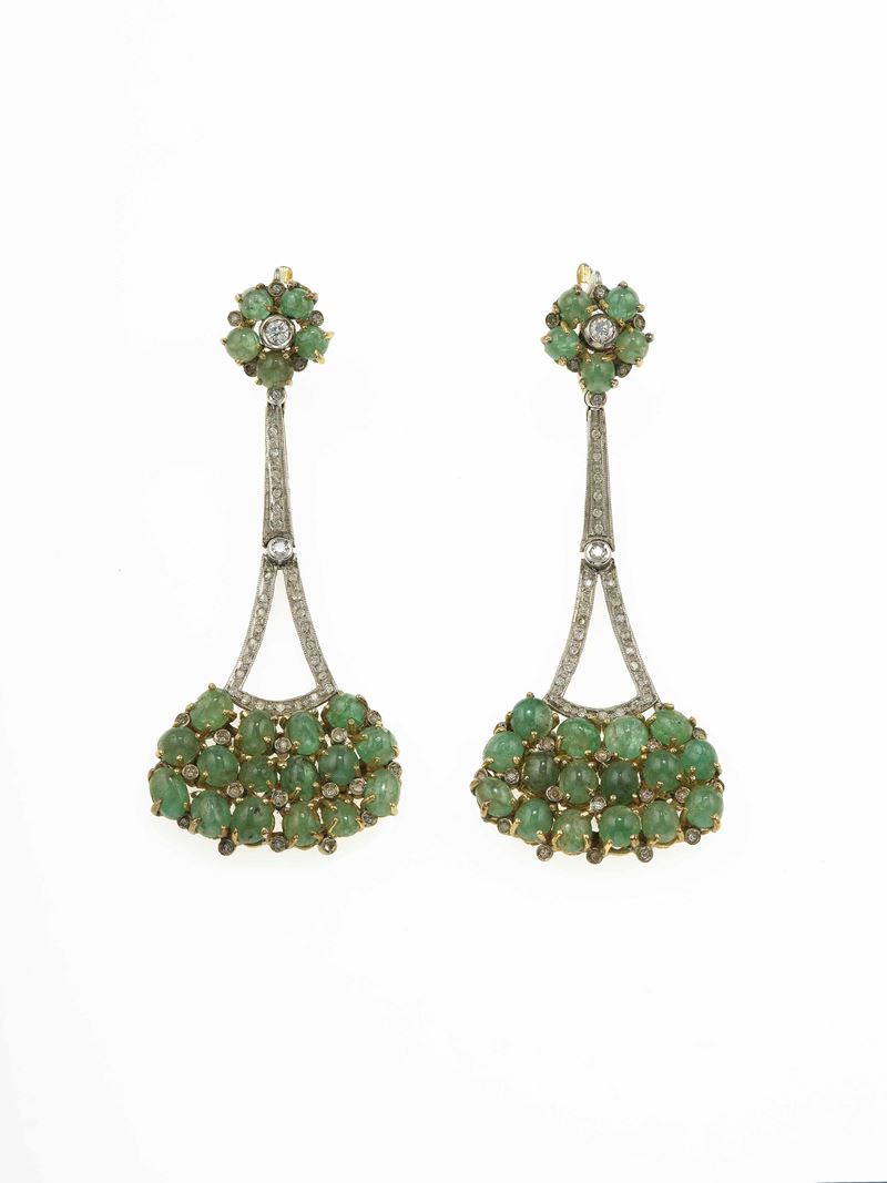 Orecchini pendenti con smeraldi taglio cabochon e piccoli diamanti  - Asta Vintage Jewellery - Cambi Casa d'Aste