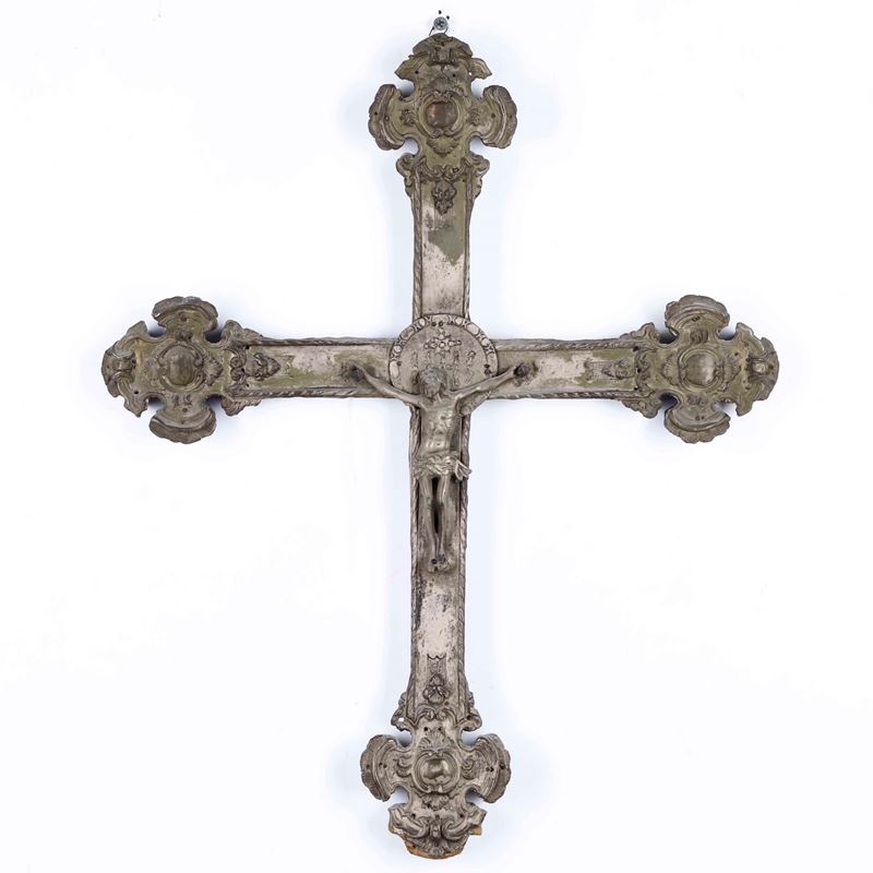 Crocifisso in lamina metallica  - Auction Antique April - Cambi Casa d'Aste