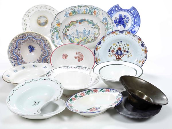 Collezione di bacili da barba in ceramica e metallo, XIX e XX secolo.