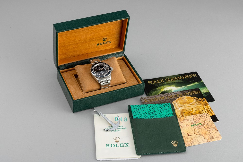 Rolex - Submariner 16610 con Cassa in Acciaio, Bracciale Oyster Chiusura Fliplock Accompagnato da...