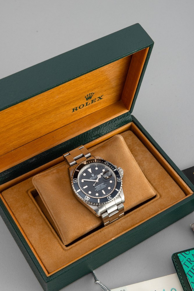 Rolex - Submariner 16610 con Cassa in Acciaio, Bracciale Oyster Chiusura Fliplock Accompagnato da...