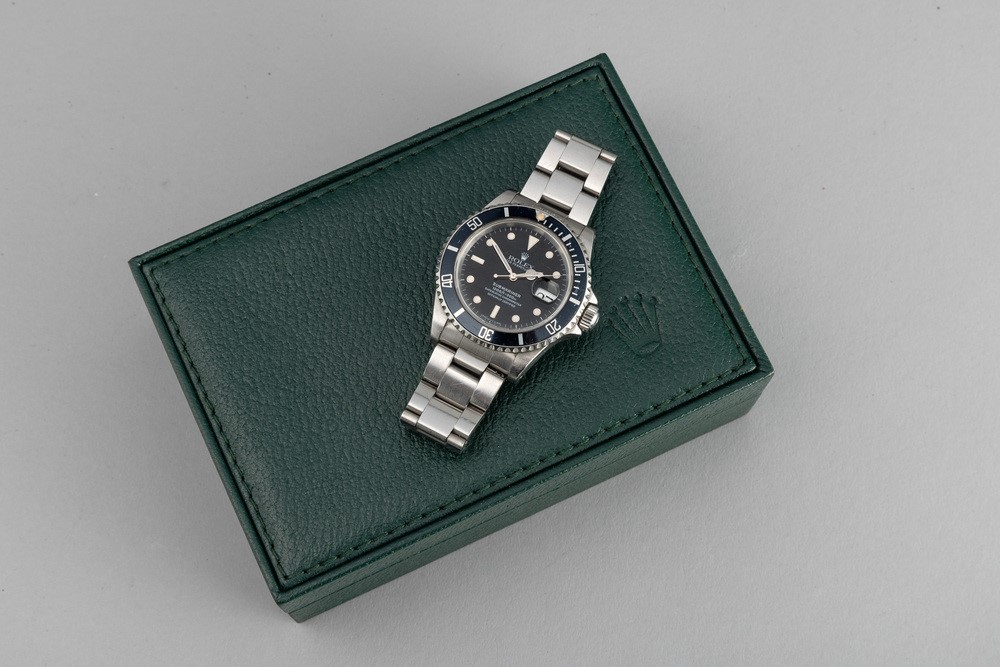 Rolex - Submariner 16610 con Cassa in Acciaio, Bracciale Oyster Chiusura Fliplock Accompagnato da...