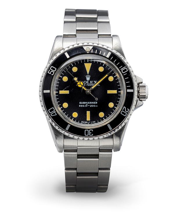 Rolex - Submariner 5513 in steel with black tritium dial, automatic movement, revolving bezel and Oyster bracelet with Fliplock clasp