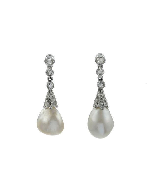 Pair of natural saltwater pearl earrings. Gemmological Report R.A.G. Torino n. J23053mn
