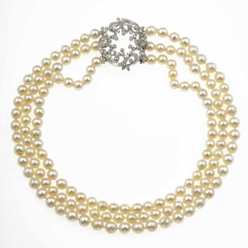Collana a tre fili di perle coltivate con fermezza in diamanti  - Asta Gioielli - Cambi Casa d'Aste