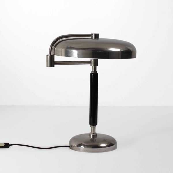 Lampada da tavolo orientabile