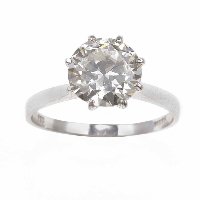 Diamante taglio circular di ct 2.26, colore M, caratteristiche interne VS1, fluorescenza UV molto debole gialla  - Asta Fine Jewels - Cambi Casa d'Aste
