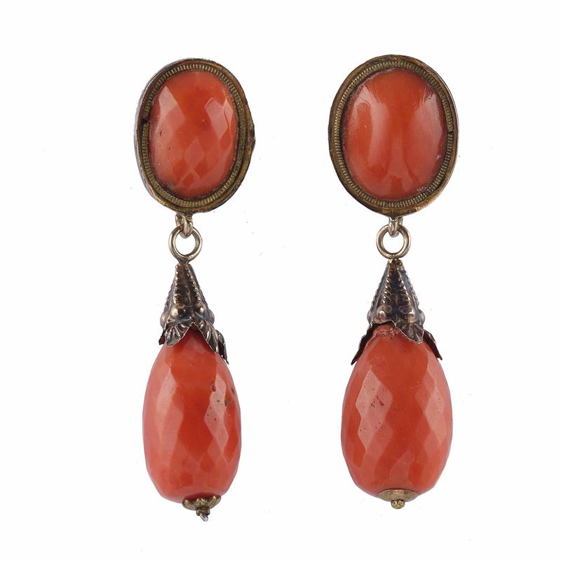 Pair of coral and gold earrings  - Auction Fine Jewels - Cambi Casa d'Aste