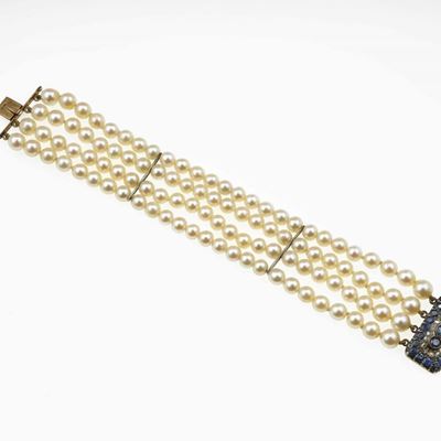 Bracciale a Quattro Fili di Perle con Diamanti e Zaffiri