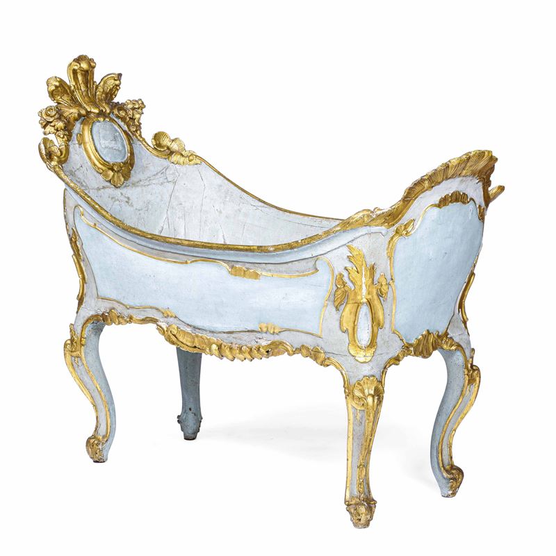 Culla in legno scolpito, laccato e dorato. Arte barocca del XVIII secolo  - Auction Italian Mansions - Cambi Casa d'Aste